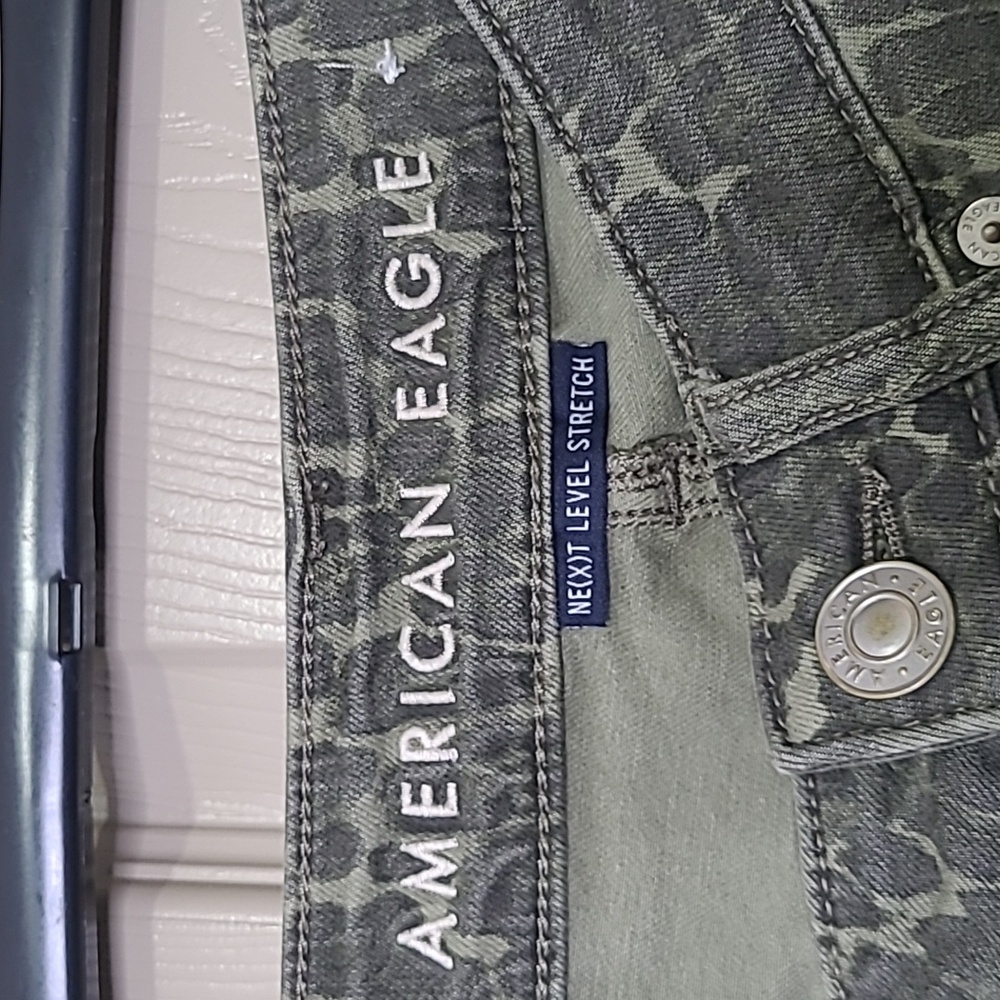 American Eagle next level Stretch camo mini denim skirt size 4 - Picture 6 of 7